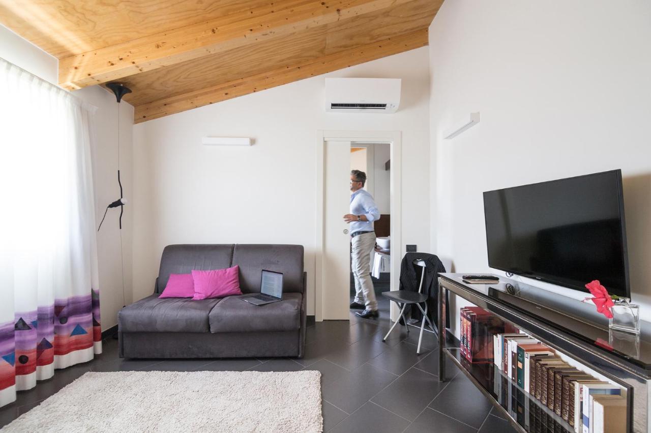 Foyer Rooms & Suites Affittacamere Cagliari Ngoại thất bức ảnh