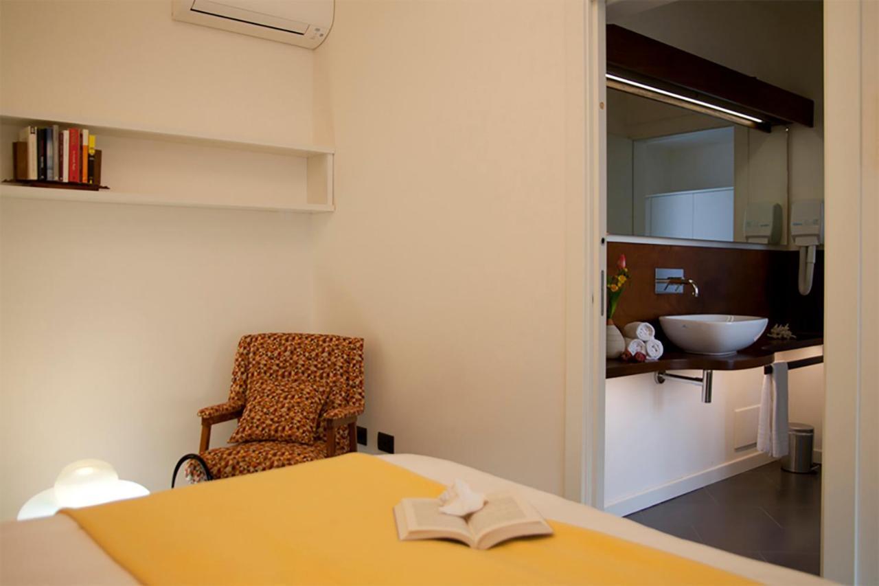 Foyer Rooms & Suites Affittacamere Cagliari Ngoại thất bức ảnh